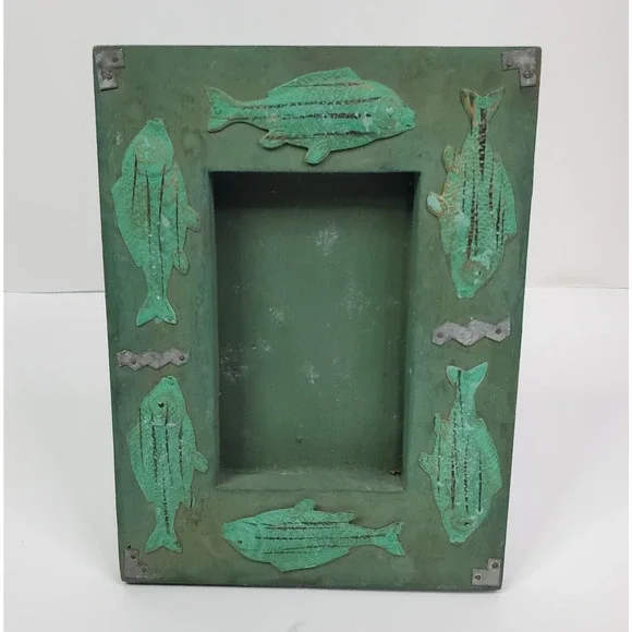 Green Wood Picture Frame With Metal Fish Accents 3" x 4.5" Photo Opening - Picture 1 of 9